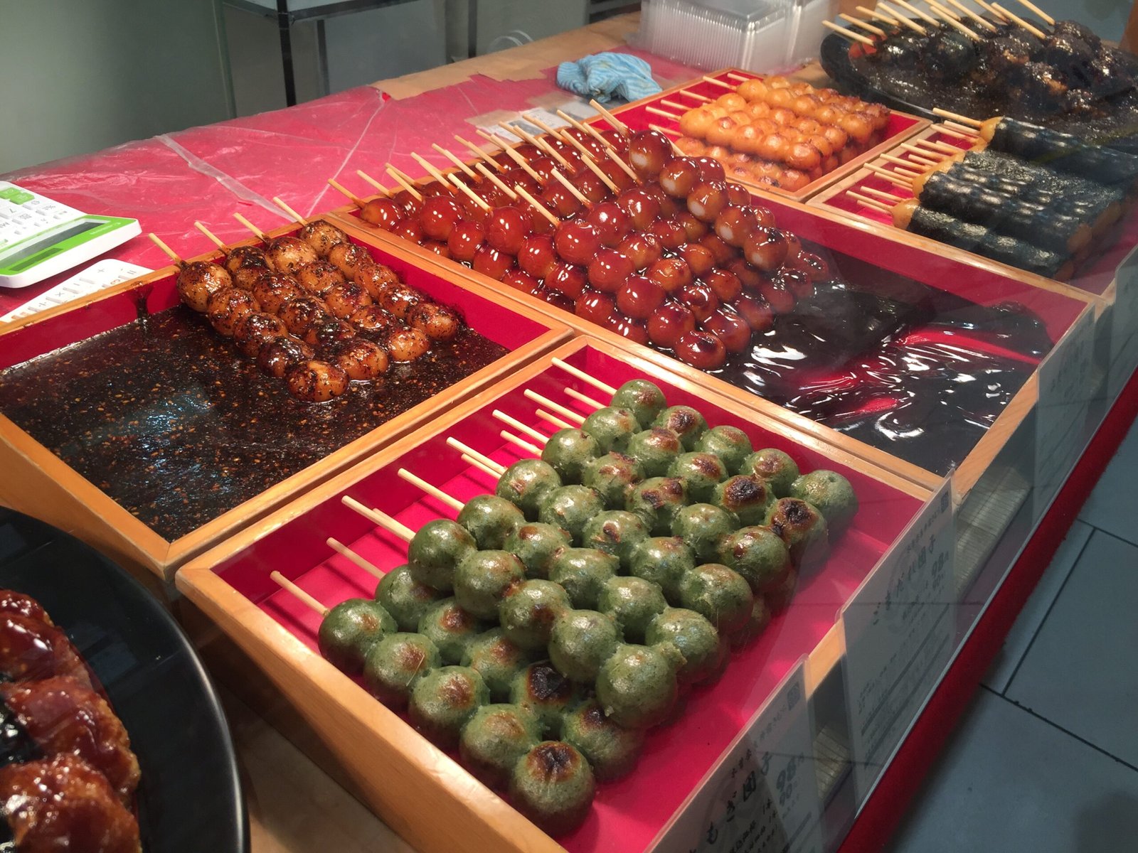 Dango japonês – doce tradicional de arroz apreciado nos festivais de comidas japonesas